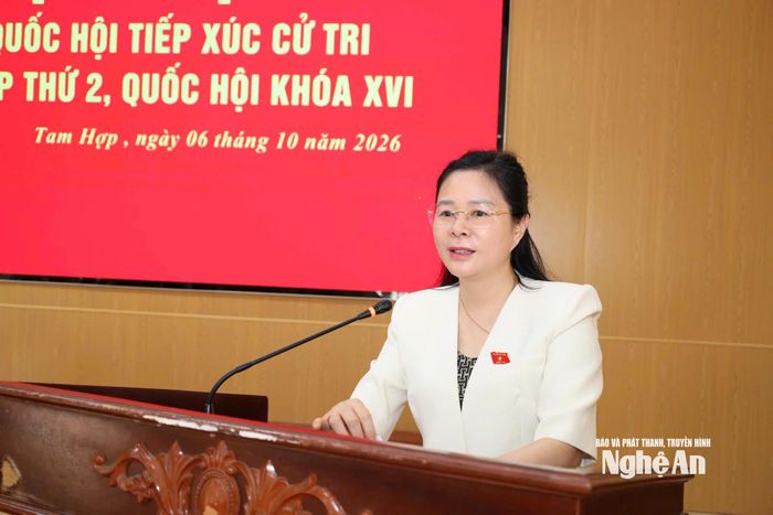 Đại biểu Quốc hội Lê Thị Hoài Chung - Ủy viên Ban Chấp hành Đảng bộ tỉnh, Giám đốc Sở Y tế Nghệ An thông tin dự kiến nội dung, chương trình Kỳ họp thứ 2, Quốc hội khóa XVI. Ảnh: Phan Trung Tú