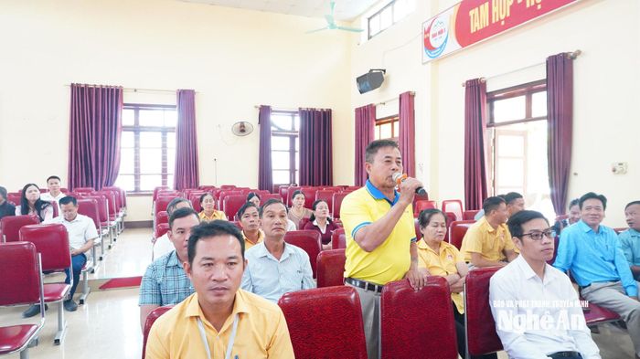 Cử tri Hồ Văn Hiến kiến nghị về chế độ, chính sách và khám, chữa bệnh. Ảnh: Phan Trung Tú