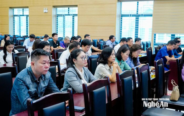 Các phóng viên, nhà báo tham dự hội nghị. Ảnh: Phạm Bằng