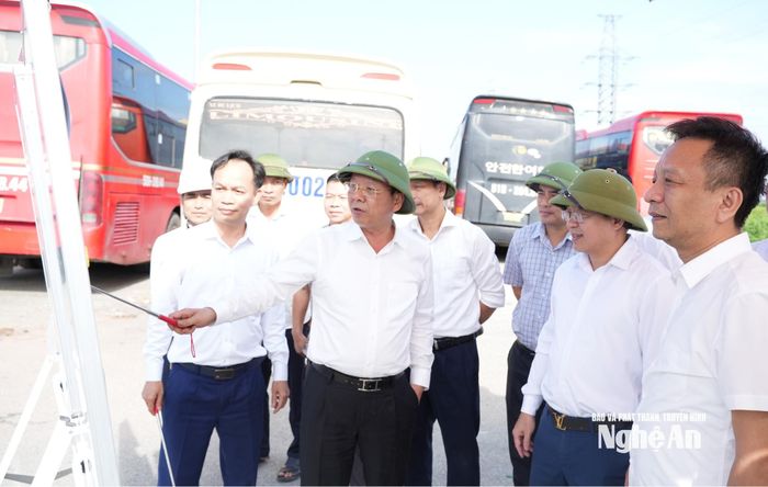 Dự án Nút giao khác mức giữa đường N5 nối QL.7C với QL.1 và đường sắt được đồng chí Bùi Thanh An lưu ý về mỹ thuật trong thiết kế. Ảnh: Nguyễn Toàn