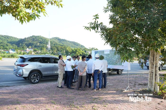 Kiểm tra cuối tuyến Dự án Nâng cấp, mở rộng Quốc lộ 48D đoạn từ Cảng Đông Hồi đến Thái Hòa. Ảnh: Nguyễn Toàn
