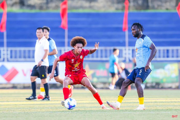 Rahni Moreau Nguyễn ra sân thi đấu trong trận giao hữu gặp Sông Lam Nghệ An tuần trước và có những pha bóng khá ấn tượng.