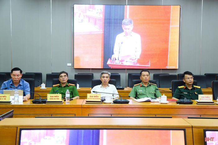 Đại biểu tham dự hội nghị trực tuyến.