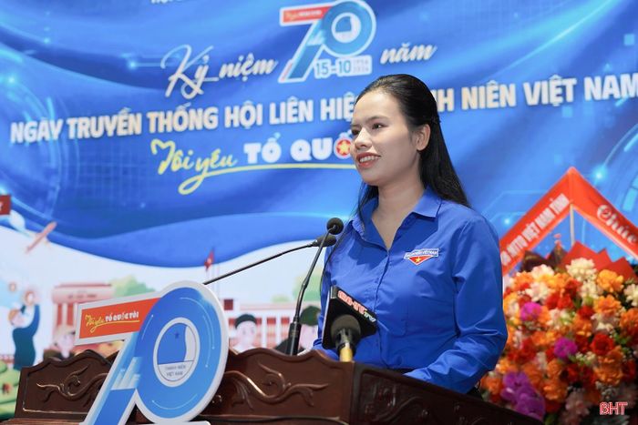 Bí thư Tỉnh đoàn Nguyễn Ny Hương trình bày diễn văn kỷ niệm 70 năm ngày truyền thống Hội LHTN Việt Nam.