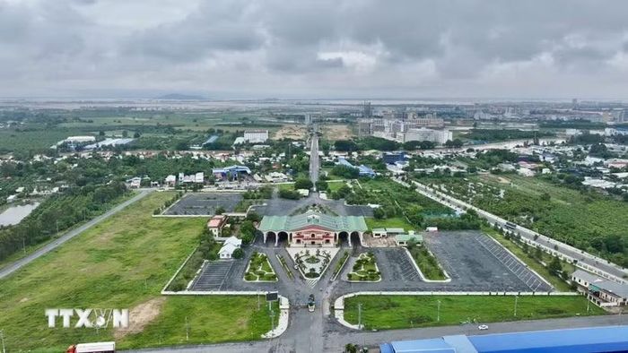 Cửa khẩu quốc tế đường bộ Khánh Bình, tỉnh An Giang là đầu mối giao thương quan trọng giữa khu vực Đồng bằng sông Cửu Long với Campuchia. (Ảnh: Thanh Sang/TTXVN)