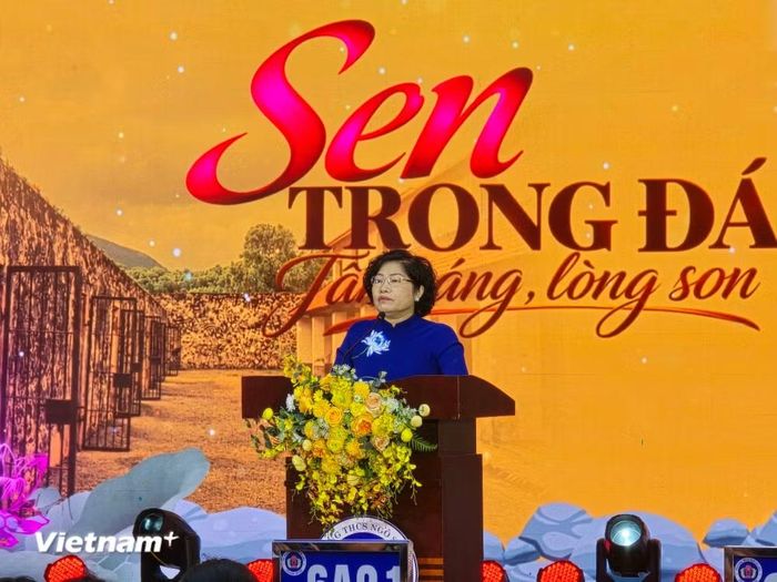 Hiệu trưởng trường Trung học Cơ sở Ngô Sỹ Liên - nhà giáo Phạm Thu Hà. (Ảnh: Minh Anh/Vietnam+)