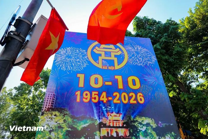 Qua 72 năm xây dựng và phát triển, Hà Nội không ngừng vươn mình mạnh mẽ, giữ vững vị thế là Trái tim của cả nước, thành phố vì hòa bình. (Ảnh: Hoài Nam/Vietnam+)