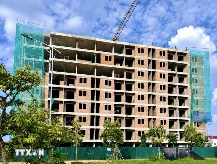 Dự án nhà ở xã hội Lộc Ninh 1 đang được đẩy nhanh tiến độ thi công, phấn đấu bàn giao khoảng 300 căn hộ cho khách hàng vào cuối năm 2026. (Ảnh: Nguyên Linh/TTXVN)