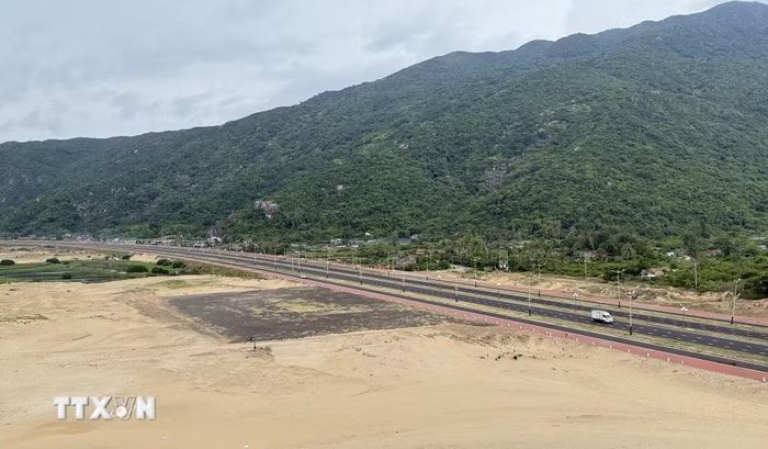 Hạ tầng giao thông tại Khu kinh tế Nam Phú Yên hoàn thiện tạo điều kiện thu hút đầu tư. (Ảnh: Tường Quân/TTXVN)