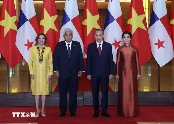 Tổng Bí thư, Chủ tịch nước Tô Lâm và Phu nhân cùng Tổng thống Cộng hòa Panama José Raúl Mulino và Phu nhân chụp ảnh chung. (Ảnh: Thống Nhất/TTXVN.)