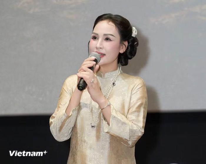 Tiến sỹ-ca sỹ Nguyễn Khánh Ly chia sẻ về quá trình đồng hành cùng học trò. (Ảnh: CTV/Vietnam+)