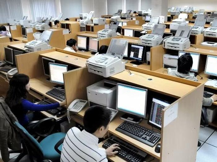 Ủy ban Chứng khoán Nhà nước đang nghiên cứu phương án phân bảng hàng hóa theo các nhóm khác nhau. (Ảnh: Vietnam+)