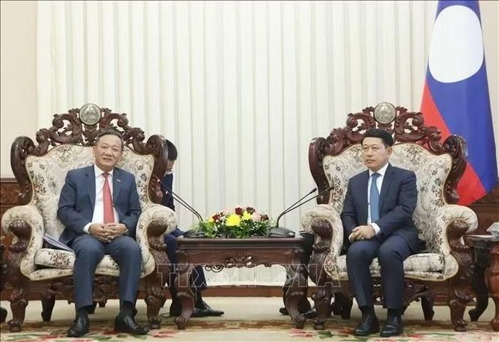 Thủ tướng Chính phủ Lào Saleumxay Kommasitt tiếp Đại sứ Việt Nam tại Lào Nguyễn Minh Tâm đến chúc mừng. Ảnh: Xuân Tú/PV TTXVN tại Lào