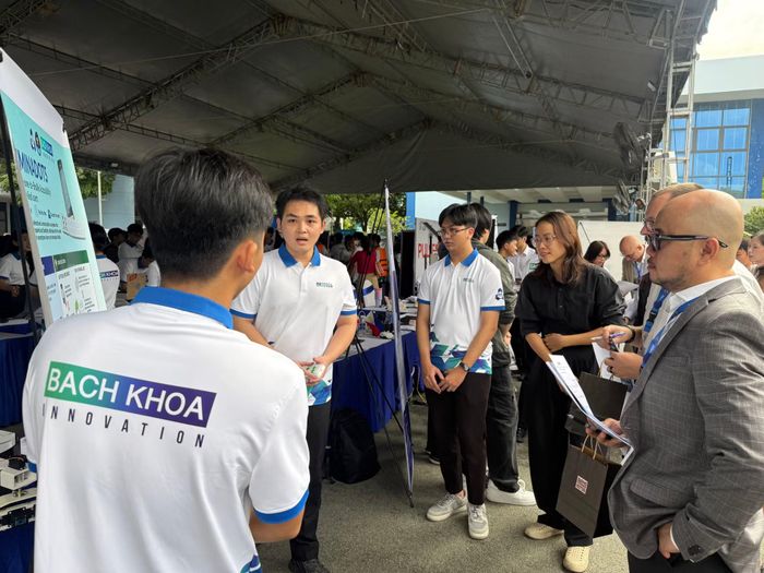 Sinh viên Đại học Bách khoa - ĐHQG TP Hồ Chí Minh ứng dụng công nghệ vào dự án lịch sử, văn hoá.