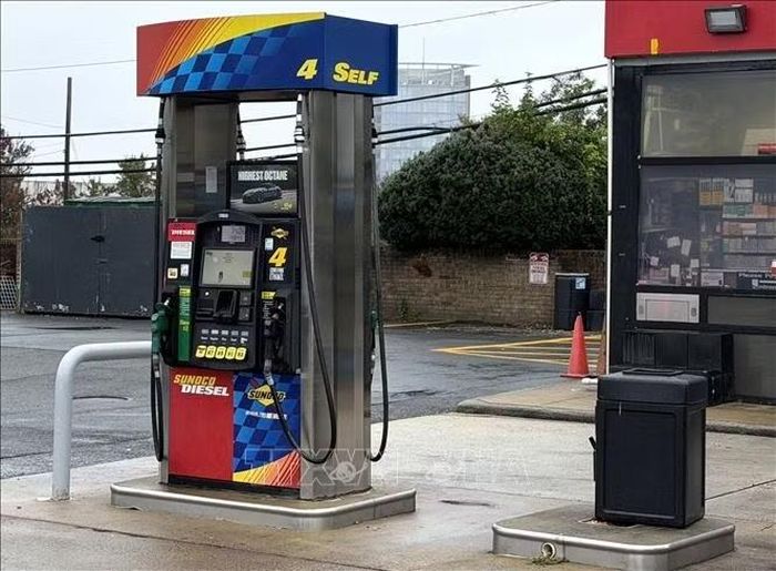 Một trụ bơm xăng dầu tự phục vụ tại một cây xăng Sunoco ở bang Virginia (Mỹ) ngày 4/10/2026. Ảnh: Ngọc Quang – PV TTXVN tại Mỹ