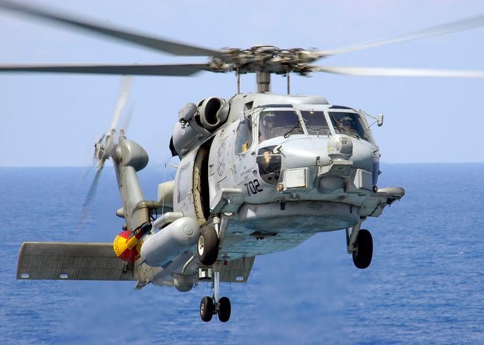 Một chiếc trực thăng SH-60B Seahawk của Hải quân Mỹ hạ cánh trên tàu sân bay USS Abraham Lincoln. Ảnh: Wikipmedia Commons