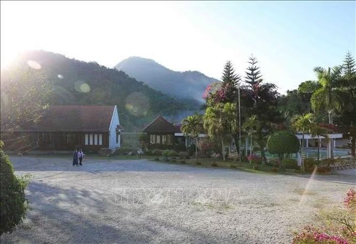 Không gian xanh, cảnh quan núi rừng và hệ thống dịch vụ tại Khu du lịch Khoáng nóng UVa tạo điều kiện phát triển các sản phẩm du lịch nghỉ dưỡng, sinh thái ở Thanh Yên. Ảnh: Xuân Tư/TTXVN