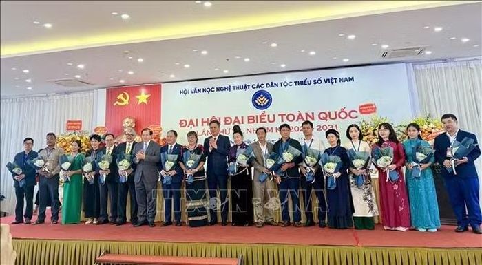 Ra mắt Ban chấp hành Hội Văn học nghệ thuật các dân tộc thiểu số Việt Nam lần thứ VII, nhiệm kỳ 2026 - 2031.