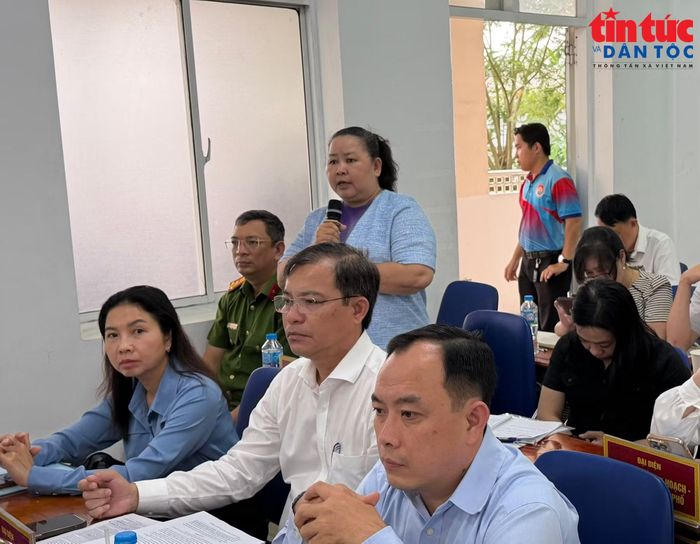 Bà Lê Thị Kim Thuý, Phó Chủ tịch Liên đoàn Lao động TP Hồ Chí Minh cung cấp thông tin về khám sức khoẻ đối với người lao động, công nhân.