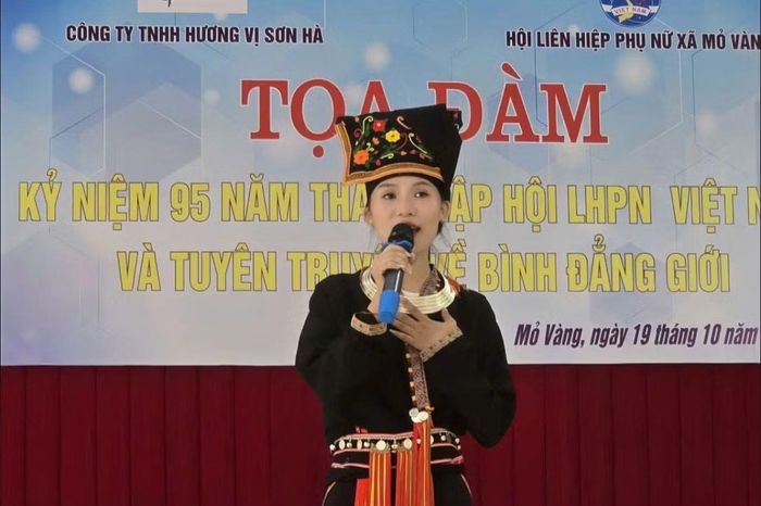 Thương tham gia tuyên truyền phổ biến kiến thức pháp luật đến phụ nữ tại xã Mỏ Vàng (Lào Cai).