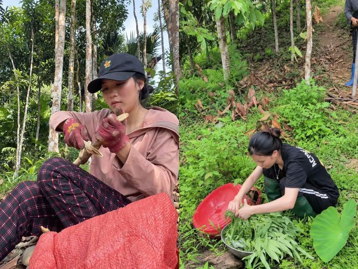 Tranh thủ ngày nghỉ, Thương phụ giúp gia đình.