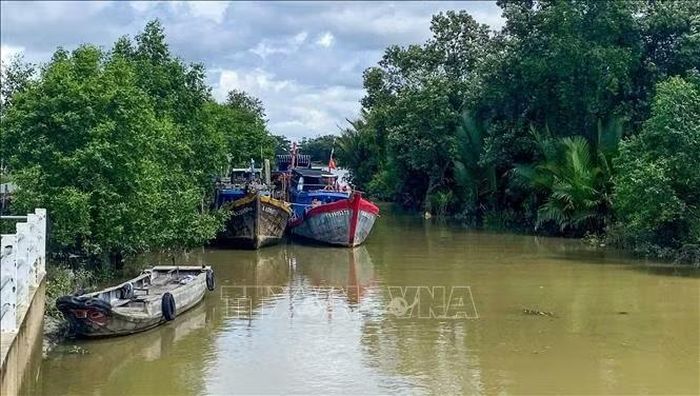 Không đủ điều kiện hoạt động, tàu cá của gia đình bà Trần Thị Lan, xã Long Hựu, tỉnh Tây Ninh phải nằm bờ, làm tăng thêm chi phí duy trì, bảo dưỡng.