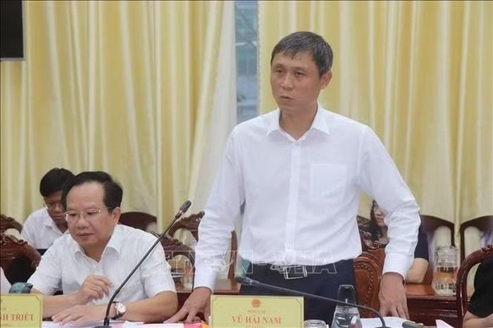 Ông Vũ Hải Nam, Vụ trưởng Vụ Tổ chức – Biên chế (Bộ Nội vụ) phát biểu tại buổi làm việc.