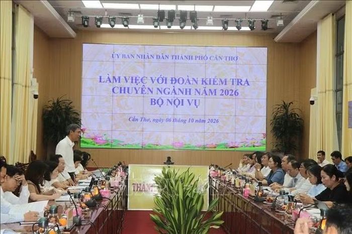 Quang cảnh buổi làm việc.