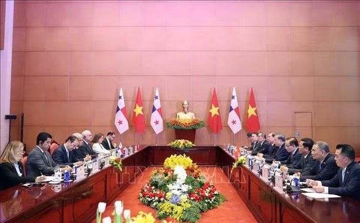 Tổng Bí thư, Chủ tịch nước Tô Lâm và Tổng thống Panama José Raúl Mulino hội đàm. Ảnh: Thống Nhất/TTXVN