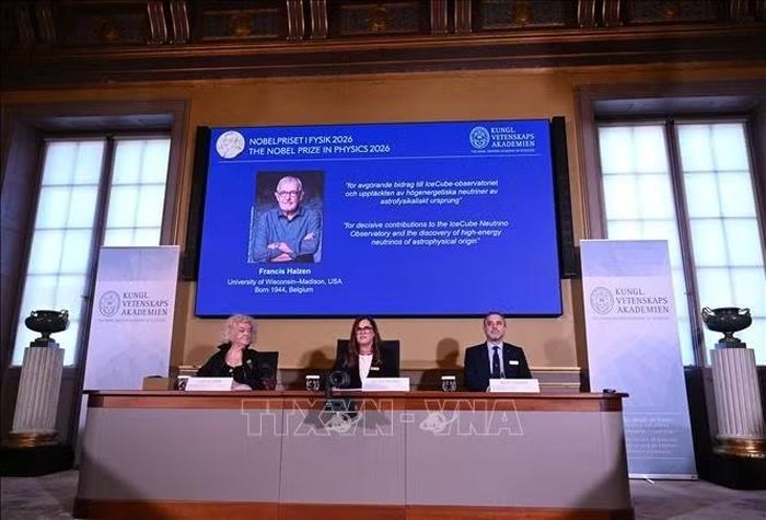 Viện Hàn lâm Khoa học Hoàng gia Thụy Điển công bố giải Nobel Vật lý 2026 thuộc về Giáo sư Francis Halzen. Ảnh: THX/TTXVN phát