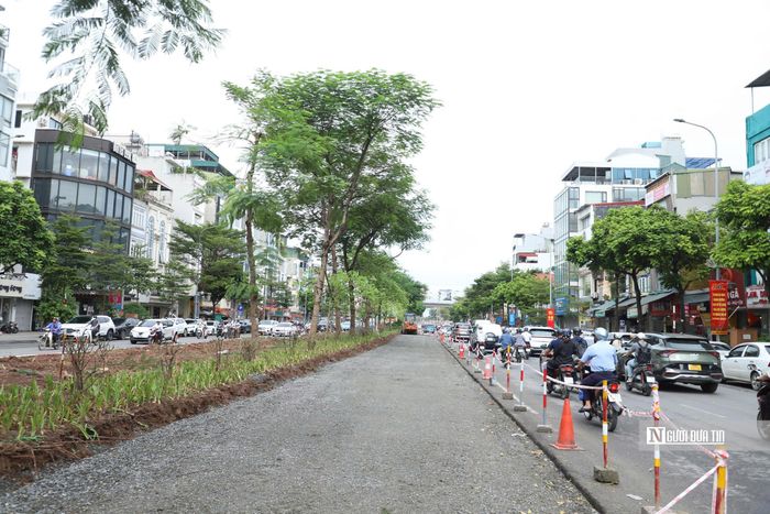 Để đáp ứng yêu cầu cấp bách này, nhà thầu đã huy động tối đa nhân lực, bố trí thi công liên tục cả ngày lẫn đêm.