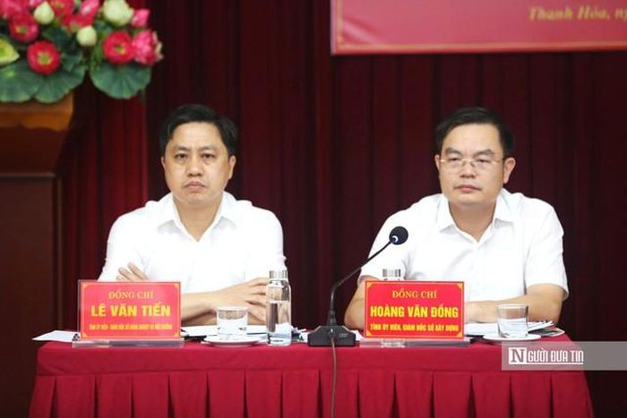 Ông Lê Văn Tiến, Giám đốc Sở NN&MT và ông Hoàng Văn Đồng, Giám đốc Sở Xây dựng Thanh Hóa đồng chủ trì Hội nghị tháo gỡ khan hiếm về vật liệu xây dựng trên địa bàn tỉnh.