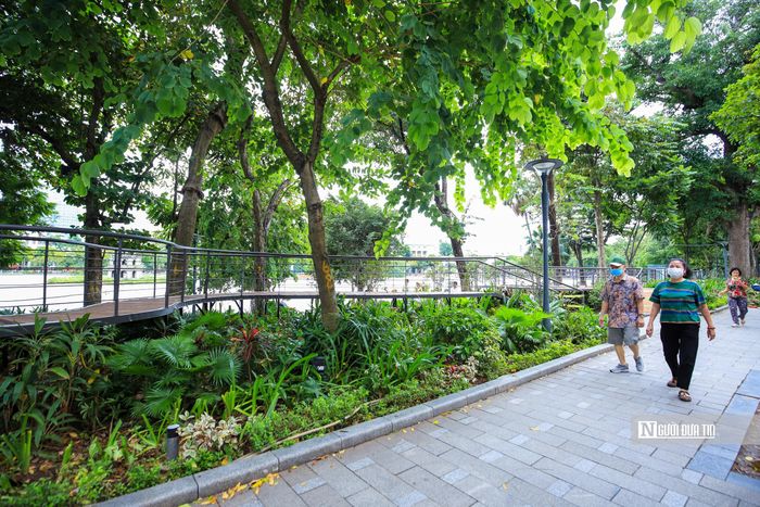 Theo đại diện UBND phường Hoàn Kiếm, “dải lụa” không chỉ là hình thức của tuyến cầu mà còn tạo một hành trình với những góc nhìn liên tục thay đổi về hồ Hoàn Kiếm, để mỗi người có trải nghiệm và ký ức riêng.