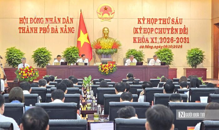 Chủ tịch HĐND thành phố Nguyễn Đức Dũng yêu cầu khẩn trương triển khai 22 nghị quyết ngay sau kỳ họp.