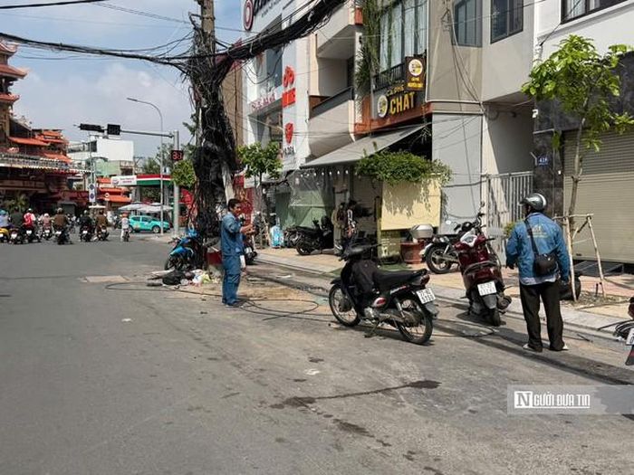 Hệ thống cáp viễn thông cũng đang được di dời.