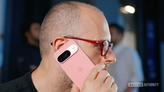 Một số điện thoại Pixel gặp tình trạng giật và đóng băng sau khi cập nhật Android 17 QPR1. Ảnh: Android Authority.