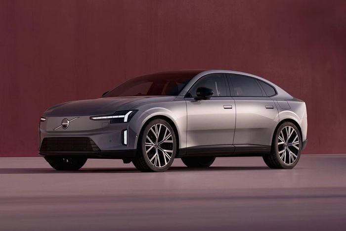 Volvo ES90 là sedan điện cỡ lớn, có phạm vi hoạt động tối đa 662 km theo chuẩn WLTP trên cấu hình đang bán tại Malaysia. Ảnh: Volvo.