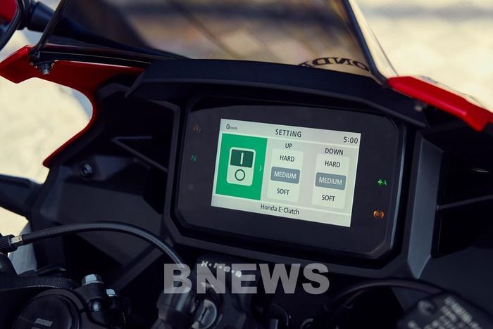 Cả ba mẫu xe NX500, CB500 Hornet và CBR500R được trang bị màn hình màu TFT 5-inch với công nghệ liên kết quang học giúp giảm chói và dễ quan sát trong điều kiện ánh sáng mạnh