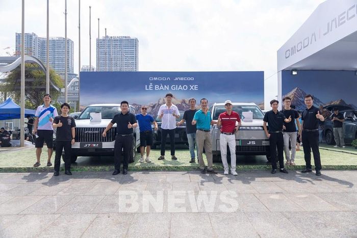 Omoda & Jaecoo Việt Nam bàn giao xe JAECOO J5 cho khách hàng