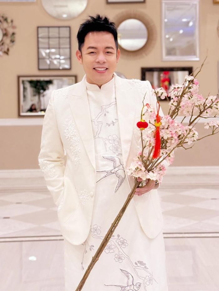 Ca sĩ Quang Lê duy trì sức hút sau nhiều năm hoạt động nghệ thuật.