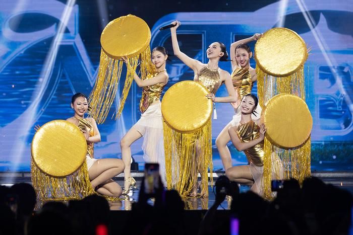 Nhiều fan quốc tế đánh giá cao màn trình diễn của Tóc Tiên, nhận định cô sẽ giành vị trí cao tại Eurovision Song Contest Asia 2026.