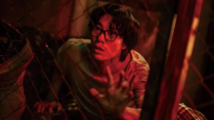 Mousetrap thuộc thể loại giật gân, tâm lý, với Ryu Jun-yeol, Sul Kyung-gu, Lee Kyu-hyung và Kim Sung-oh tham gia. Phim kể về Je Moon-jae, một tiểu thuyết gia sống ẩn dật nhưng bất ngờ bị thực thể bí ẩn có tên The Rat đánh cắp danh tính, khuôn mặt, dấu vân tay và tài sản. Khi mọi bằng chứng về sự tồn tại của bản thân bị xóa bỏ, Moon-jae buộc phải tìm cách chứng minh mình là ai và hợp tác với Noja, một tay cho vay nặng lãi tàn nhẫn, để điều tra đường dây hoán đổi danh tính đứng phía sau.