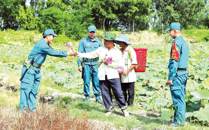 Tình đoàn kết quân-dân ở xã Khánh Hưng, tỉnh Tây Ninh
