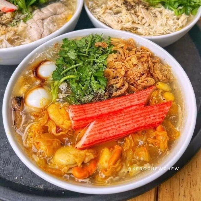 Súp Cua Tôn Đức Thắng hoặc Súp cua GA là một số địa chỉ thực khách có thể tham khảo