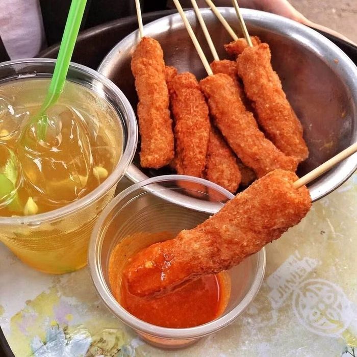 Cửa Hàng Nem Chua Rán - 36 Tạm Thương tại ngõ Tạm Thương là một trong những địa chỉ được nhiều người yêu thích