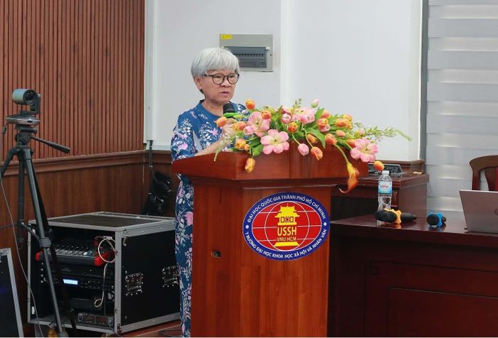 Nhà báo Nguyễn Thế Thanh, Thành viên Hội đồng Biên tập Tạp chí Người Đô Thị, chia sẻ tại Tọa đàm. Ảnh: T.D.