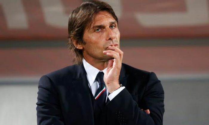 HLV Conte úp mở về việc dẫn dắt MU. Ảnh: Darrin Zammit Lupi/Reuters