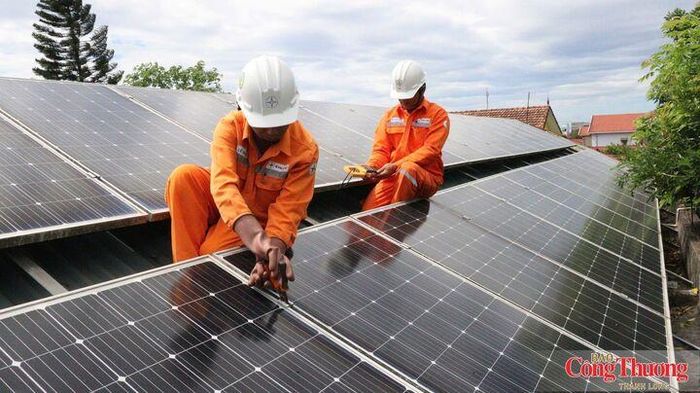 Hệ thống điện mặt trời mái nhà góp phần bổ sung nguồn năng lượng tại chỗ, nâng cao hiệu quả sử dụng điện.