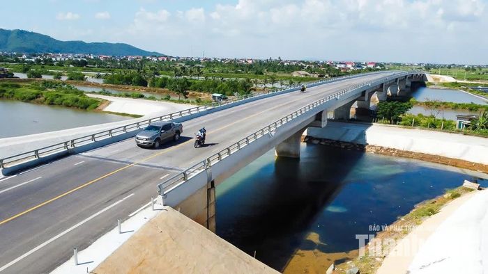 Dự án đang được thẩm tra an toàn giao thông. Theo kế hoạch, tuyến đường sẽ được bàn giao, đưa vào sử dụng trong tháng 11/2026, kết nối với tuyến đường ven biển qua Ninh Bình và đoạn Hoằng Hóa - Sầm Sơn.