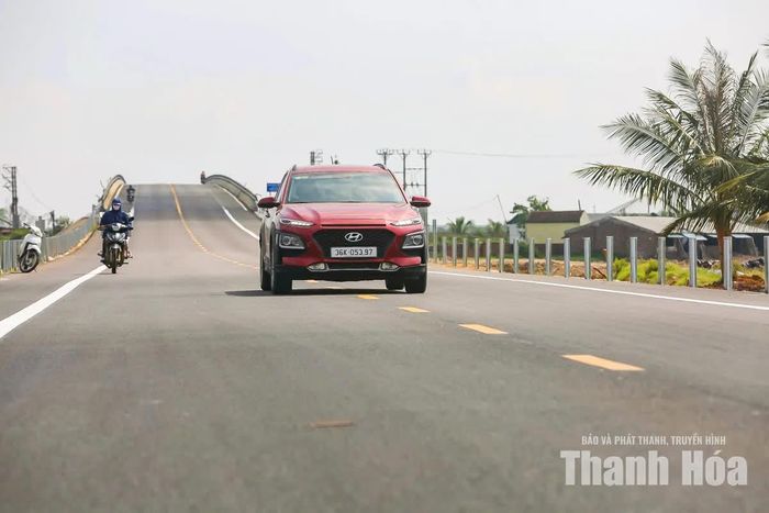 Tuyến đường có nền đường rộng 12m, mặt đường và lề gia cố rộng 11m, góp phần hoàn thiện trục giao thông ven biển, tăng khả năng kết nối giữa các địa phương trong khu vực.